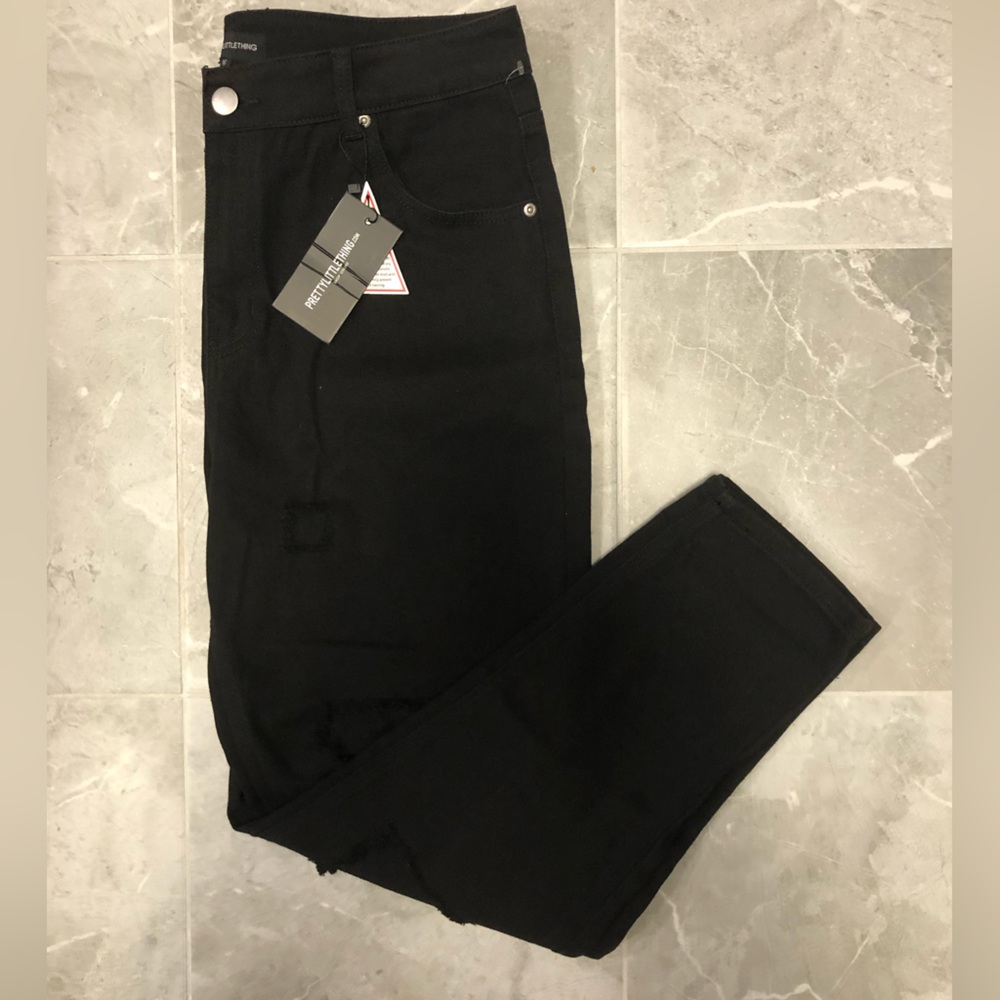 PrettyLittleThing Ripped Mom Jeans BNWT